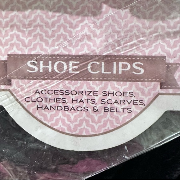 Absolutely Audrey shoe clips 👠 - Picture 2 of 3